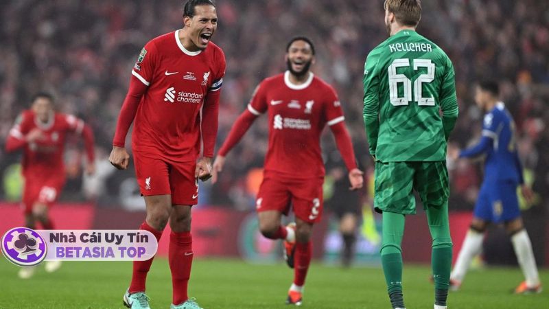 Liverpool thi đấu ban đầu khó khăn với đội hình trẻ